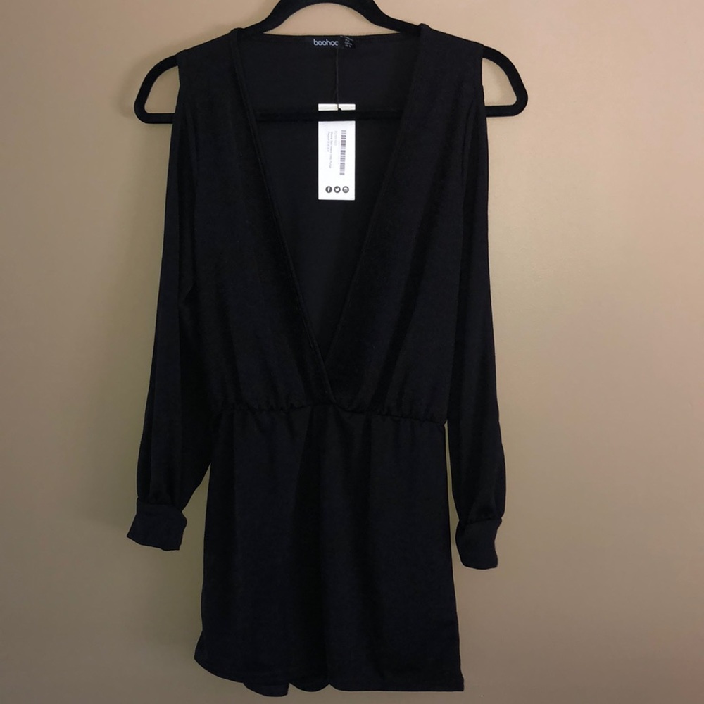 NWT BOOHOO Woman’s Long Sleeve Black V-Neck Romper